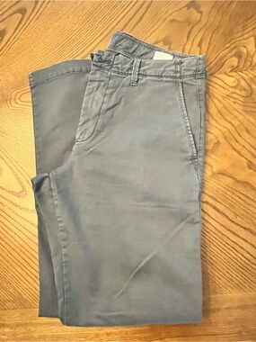 GAP men’s chino 34 x 32 straight leg
Dark teal blue (pictures look gray)